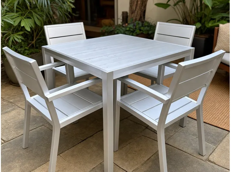 arredamento esterno in alluminio