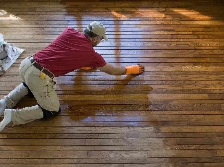 Pulizia e manutenzione di un parquet