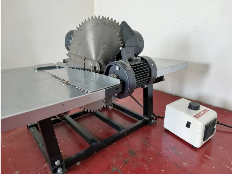 Un esempio di sega circolare autocostruita