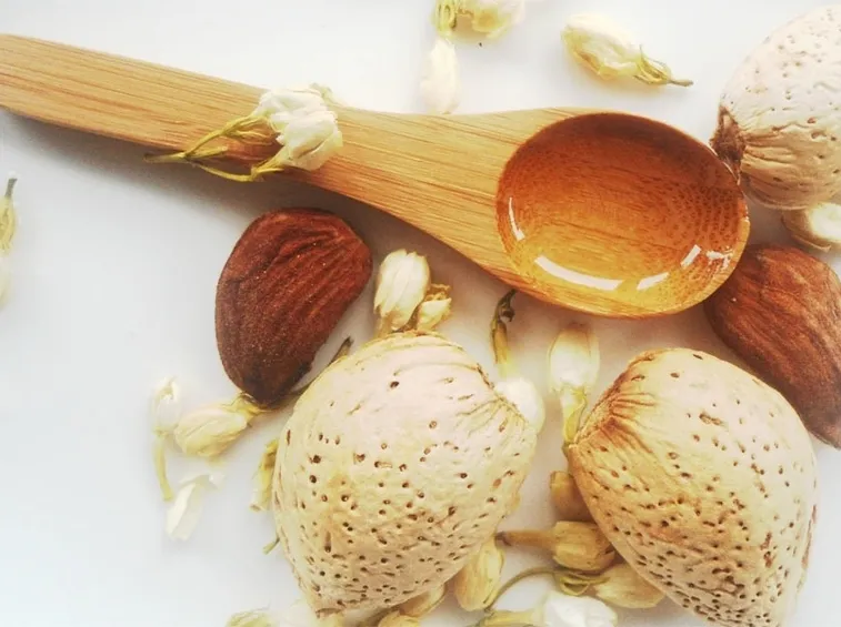 olio di mandorla per capelli