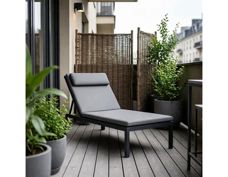 Piccolo terrazzo con sedia sdraio Fonte foto ( http://www.housetohome.co.uk )