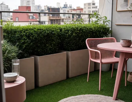 Tipico esempio di siepe sempreverde su un balcone.