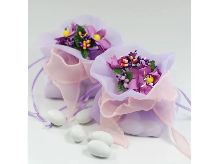 confetti e fiori finti
