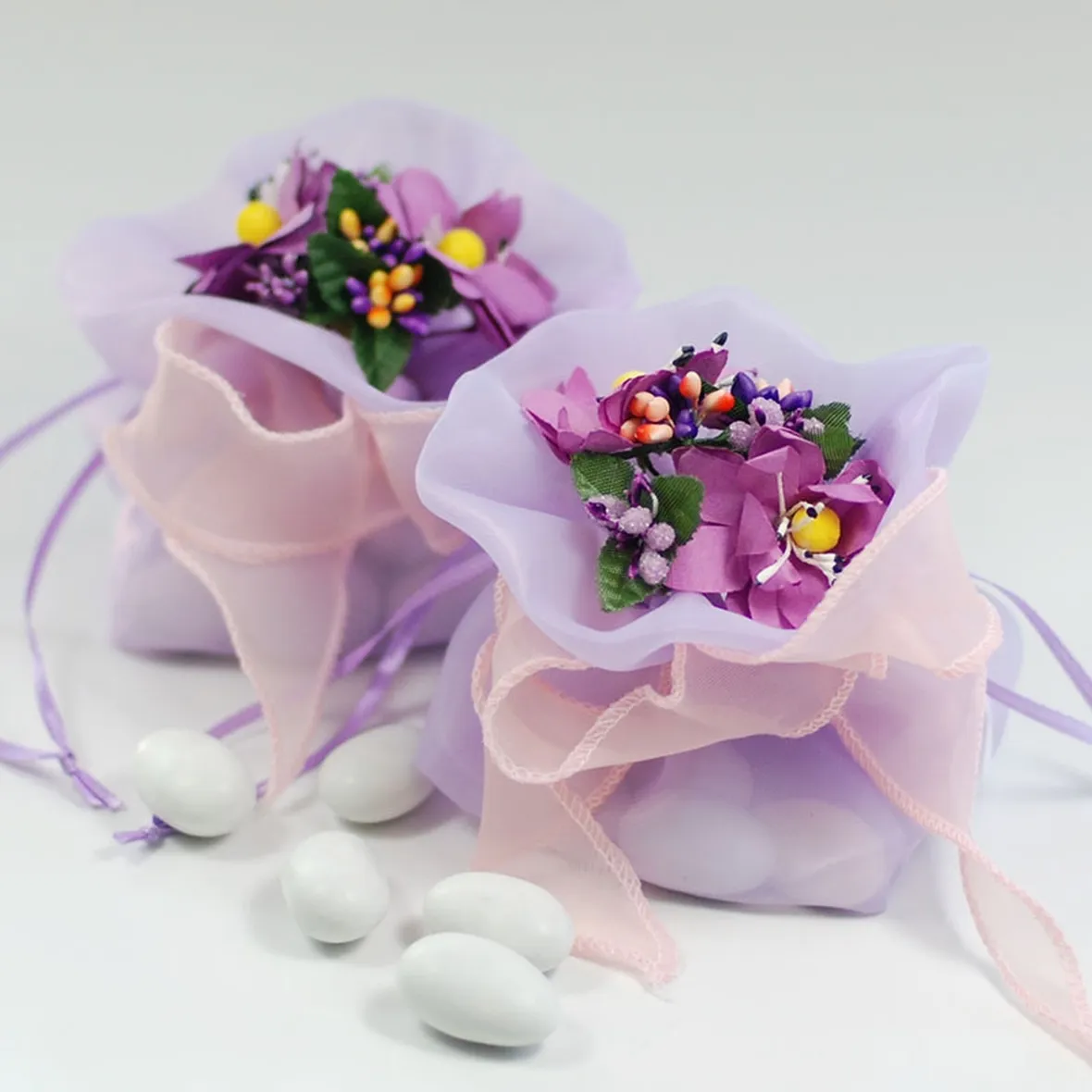 confetti e fiori finti